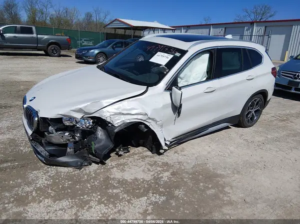 WBXHU7C57K5L10999 2019 BMW X1 - Image 2