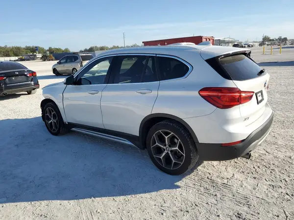 WBXHU7C57K5L11912 2019 BMW X1 - Image 2