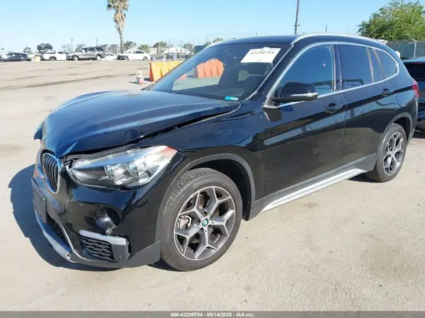 WBXHU7C59K3H45957 2019 BMW X1 - Image 2