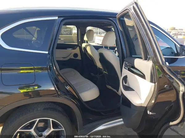 WBXHU7C59K5L10678 2019 BMW X1 - Image 8