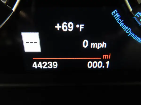 WBXHU7C59K5N01520 2019 BMW X1 - Image 8