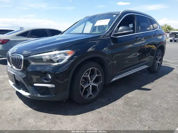 WBXHU7C5XK3H46275 2019 BMW X1 - Image 2
