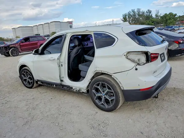 WBXHU7C5XK5N46076 2019 BMW X1 - Image 2