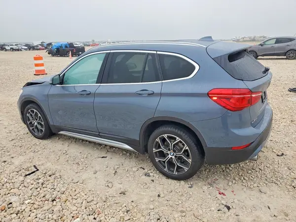 WBXJG7C00M5U33656 2021 BMW X1 - Image 2