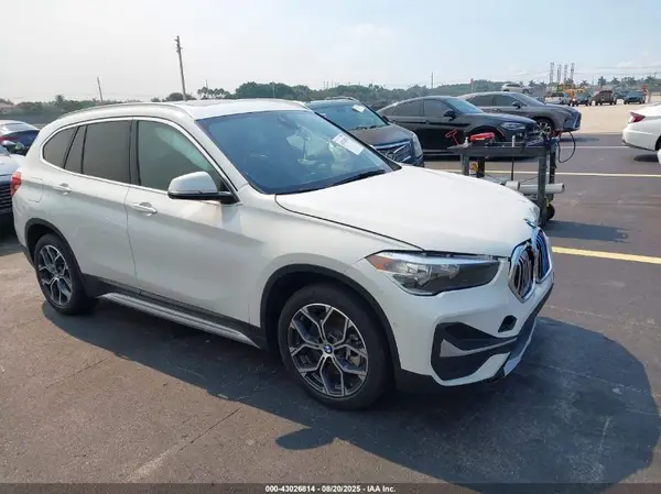 WBXJG7C00M5U39506 2021 BMW X1 - Image 1