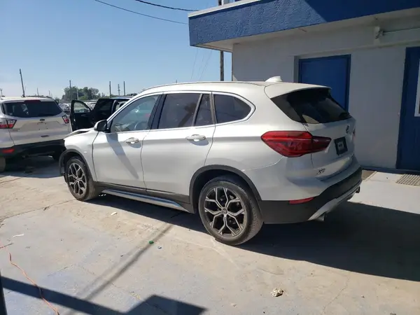 WBXJG7C01M5S02586 2021 BMW X1 - Image 2