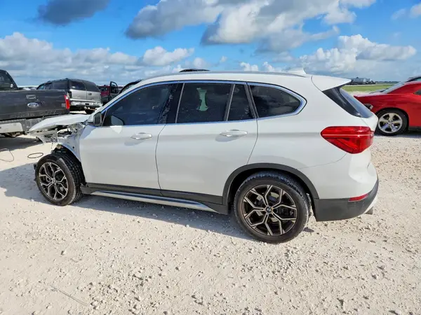 WBXJG7C01M5S08629 2021 BMW X1 - Image 2