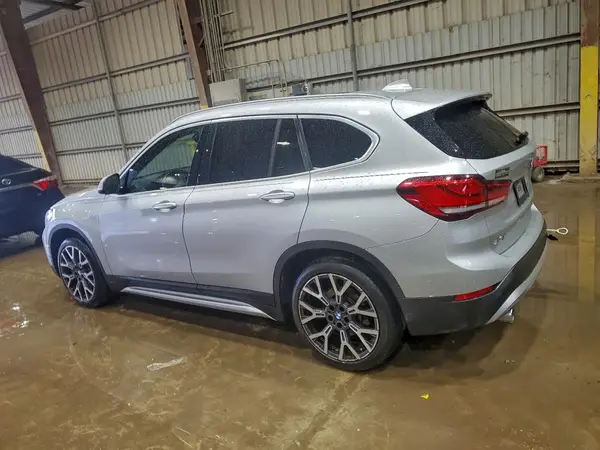 WBXJG7C02M5S68998 2021 BMW X1 - Image 2