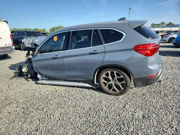WBXJG7C02M5T37799 2021 BMW X1 - Image 2