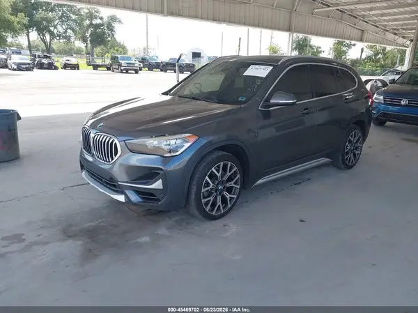 WBXJG7C03M5S26677 2021 BMW X1 - Image 2