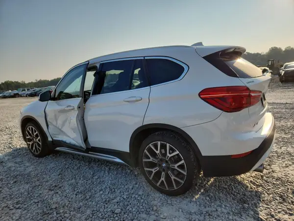 WBXJG7C03M5S91352 2021 BMW X1 - Image 2