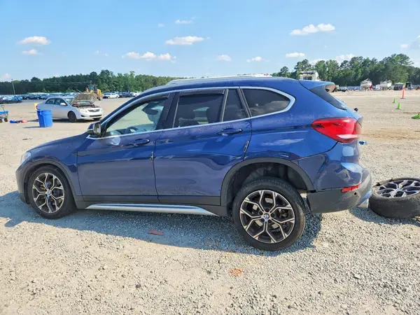 WBXJG7C03M5T44129 2021 BMW X1 - Image 2