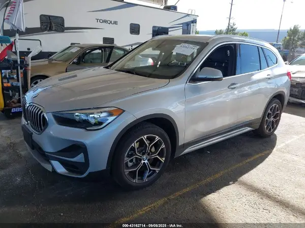 WBXJG7C03M5T87840 2021 BMW X1 - Image 2