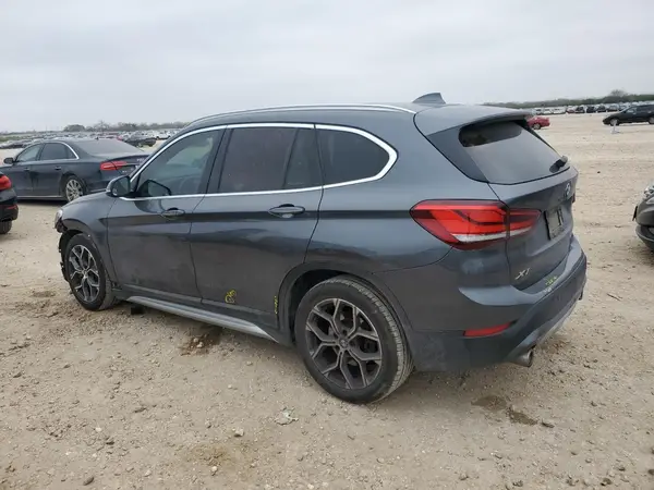 WBXJG7C04M5S64533 2021 BMW X1 - Image 2