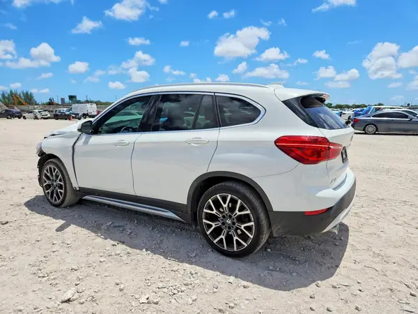 WBXJG7C04M5T10071 2021 BMW X1 - Image 2