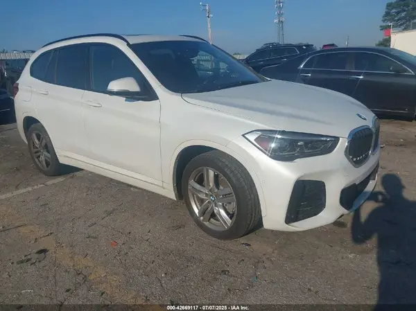 WBXJG7C05M5T24027 2021 BMW X1 - Image 1