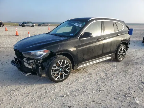 WBXJG7C05M5T37943 2021 BMW X1 - Image 1