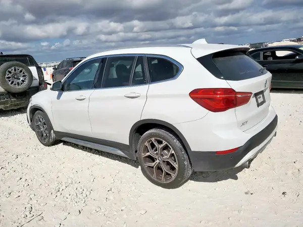 WBXJG7C05M5T53656 2021 BMW X1 - Image 2