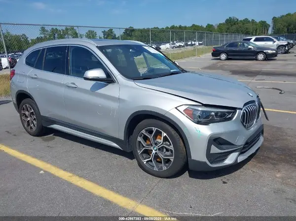 WBXJG7C05M5T63717 2021 BMW X1 - Image 1