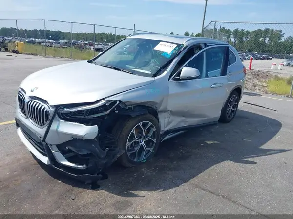WBXJG7C05M5T63717 2021 BMW X1 - Image 2