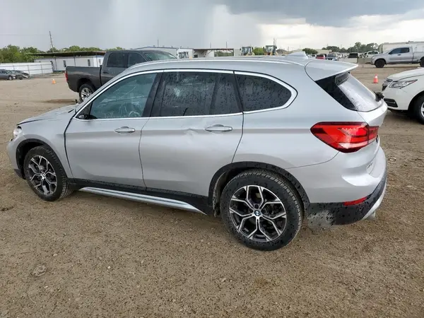 WBXJG7C06M5T73981 2021 BMW X1 - Image 2