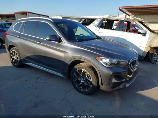 WBXJG7C06M5U05571 2021 BMW X1 - Image 1