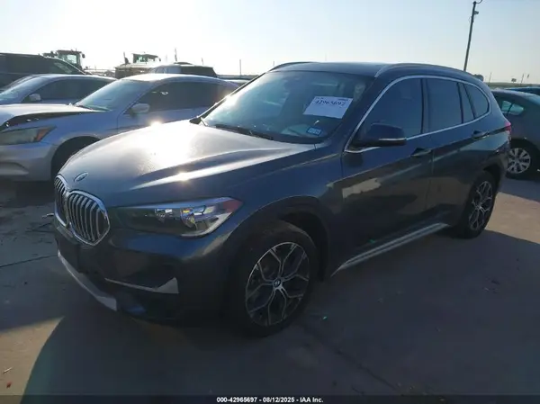 WBXJG7C06M5U05571 2021 BMW X1 - Image 2
