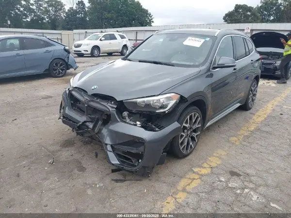 WBXJG7C08M5S17005 2021 BMW X1 - Image 2