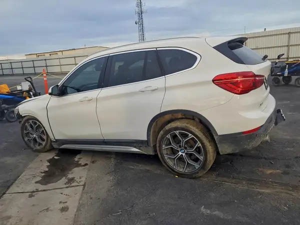WBXJG7C08M5S61148 2021 BMW X1 - Image 2