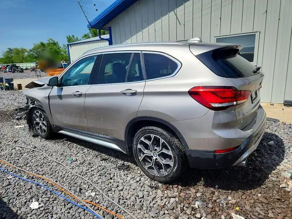 WBXJG7C08M5U37633 2021 BMW X1 - Image 2