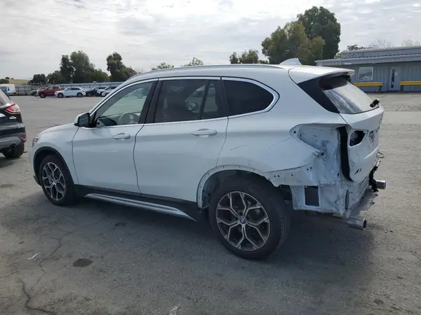 WBXJG7C09M5S61529 2021 BMW X1 - Image 2