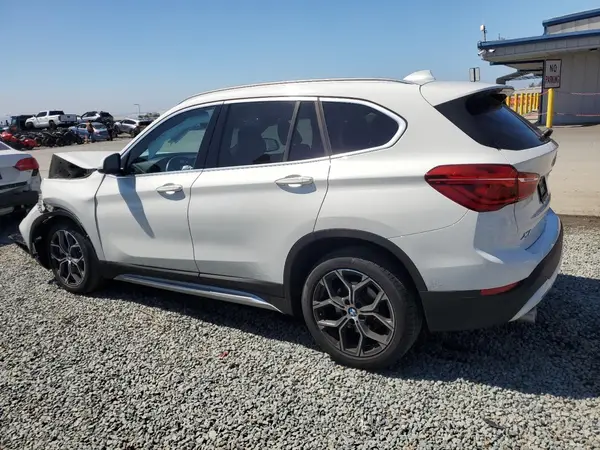 WBXJG7C09M5U41402 2021 BMW X1 - Image 2