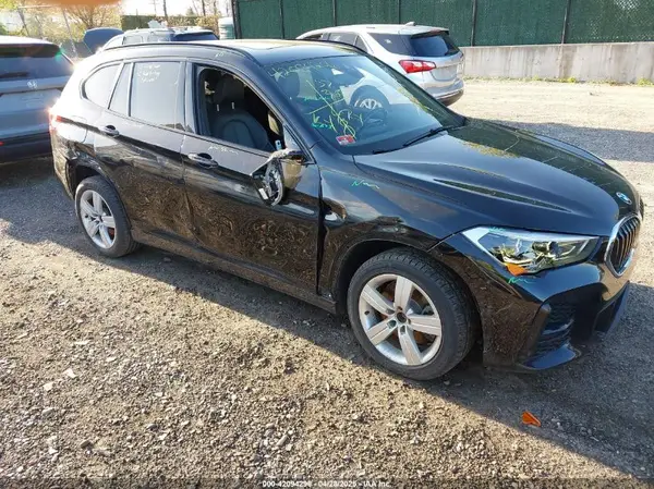 WBXJG9C00M5S76741 2021 BMW X1 - Image 1