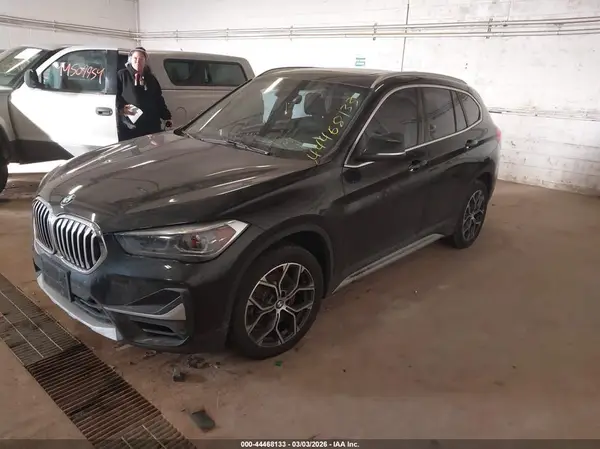 WBXJG9C02M5S03709 2021 BMW X1 - Image 2
