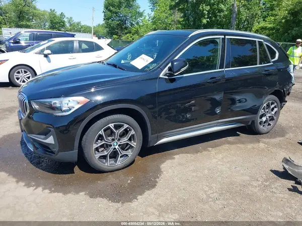 WBXJG9C02M5T07987 2021 BMW X1 - Image 2