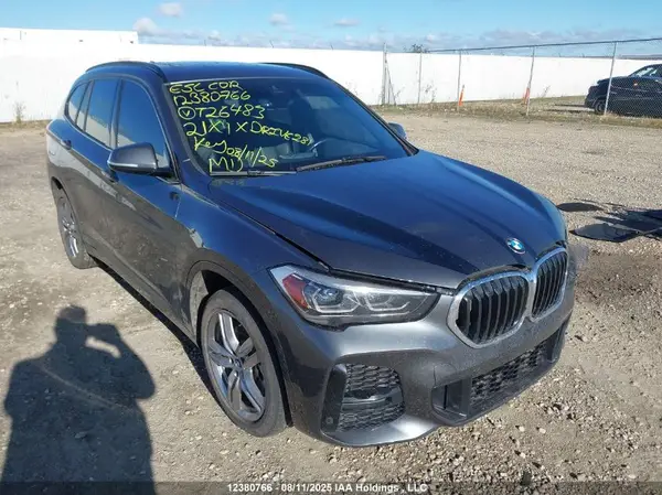 WBXJG9C03M5T26483 2021 BMW X1 - Image 1