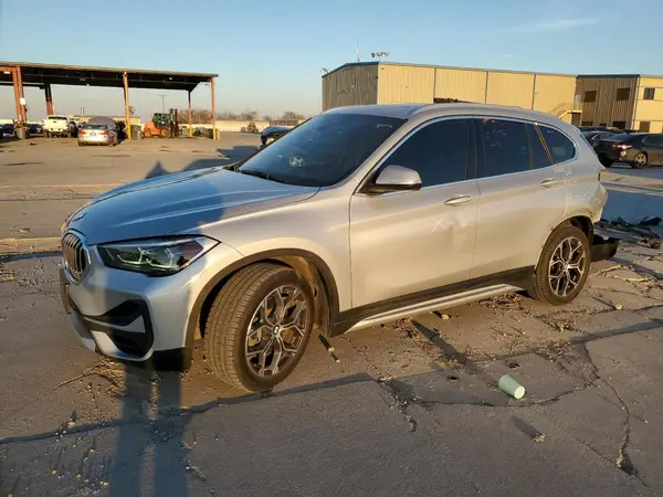 WBXJG9C04M5T13497 2021 BMW X1 - Image 1