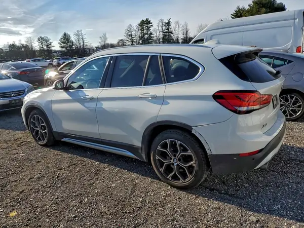 WBXJG9C06M5U48495 2021 BMW X1 - Image 2