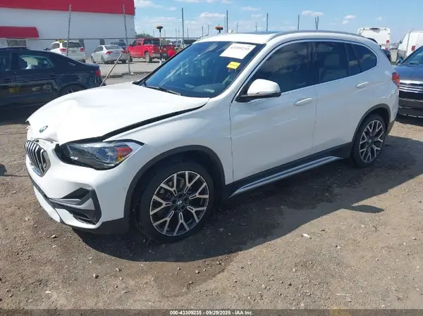 WBXJG9C07M5T73712 2021 BMW X1 - Image 2