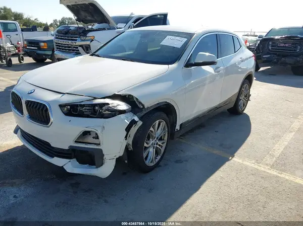WBXYJ3C3XJEJ75564 2018 BMW X2 - Image 2