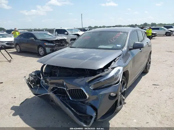 WBXYJ5C31JEF74247 2018 BMW X2 - Image 2