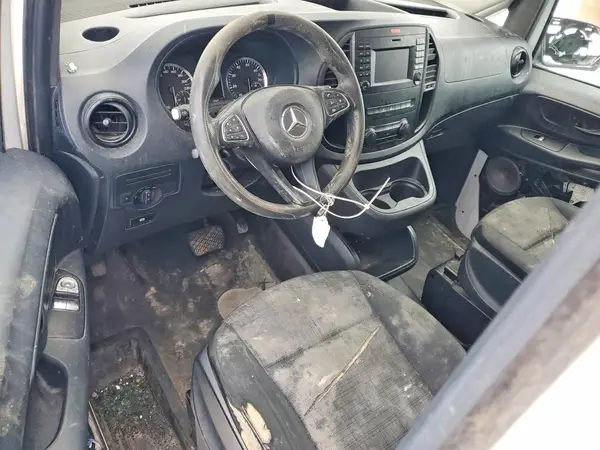 WD3BG2EA6J3345920 2018 MERCEDES-BENZ METRIS - Image 8