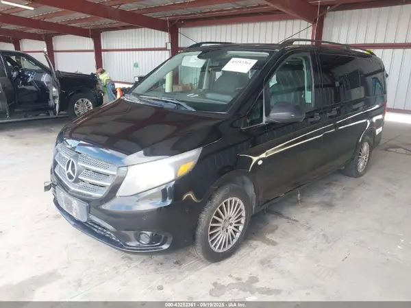 WD4PG2EE0J3342824 2018 MERCEDES-BENZ METRIS - Image 2