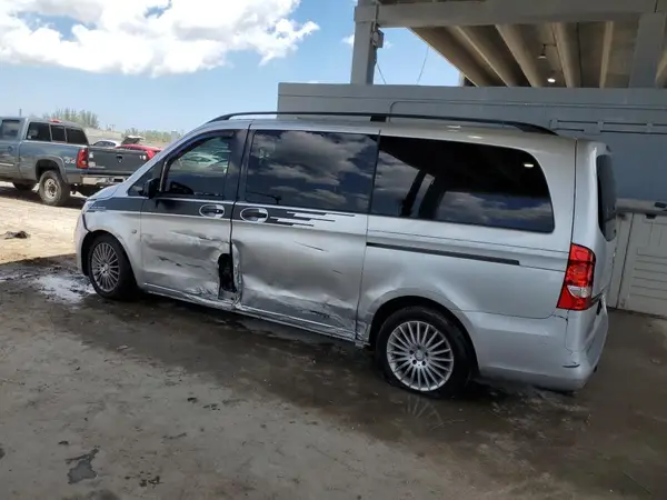 WD4PG2EE1H3247599 2017 MERCEDES-BENZ METRIS - Image 2