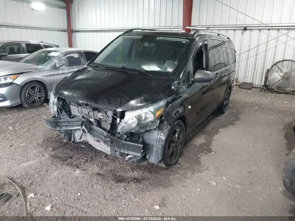 WD4PG2EE1J3375072 2018 MERCEDES-BENZ METRIS - Image 2