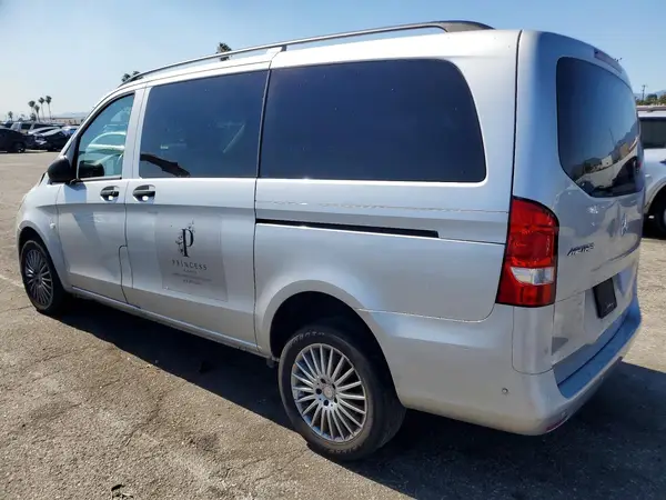 WD4PG2EE3H3206679 2017 MERCEDES-BENZ METRIS - Image 2