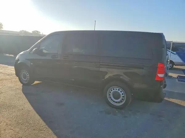 WD4PG2EE3J3411909 2018 MERCEDES-BENZ METRIS - Image 2