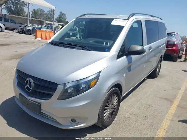 WD4PG2EE5H3242390 2017 MERCEDES-BENZ METRIS - Image 2