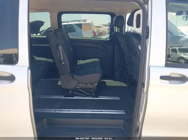 WD4PG2EE5H3242390 2017 MERCEDES-BENZ METRIS - Image 8
