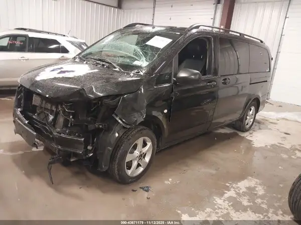 WD4PG2EE5J3382381 2018 MERCEDES-BENZ METRIS - Image 2